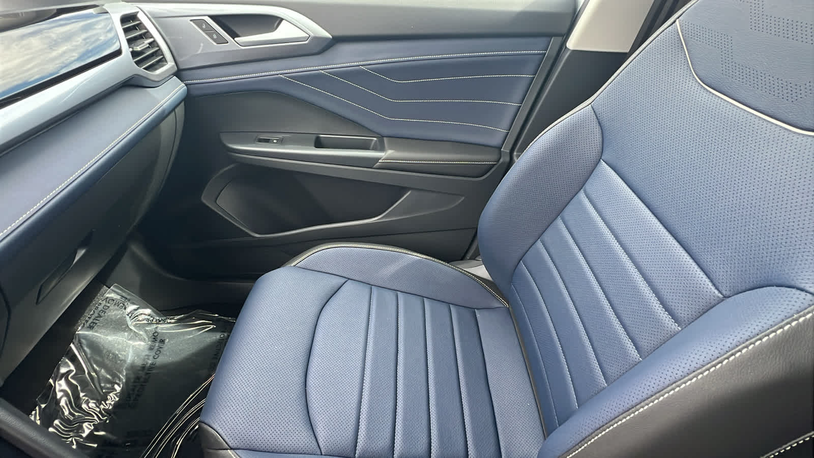 Thumbnail: 2025 Volkswagen Taos - 12