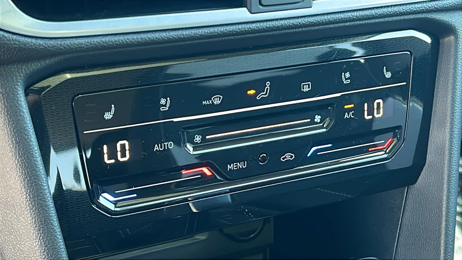 Thumbnail: 2025 Volkswagen Taos - 14