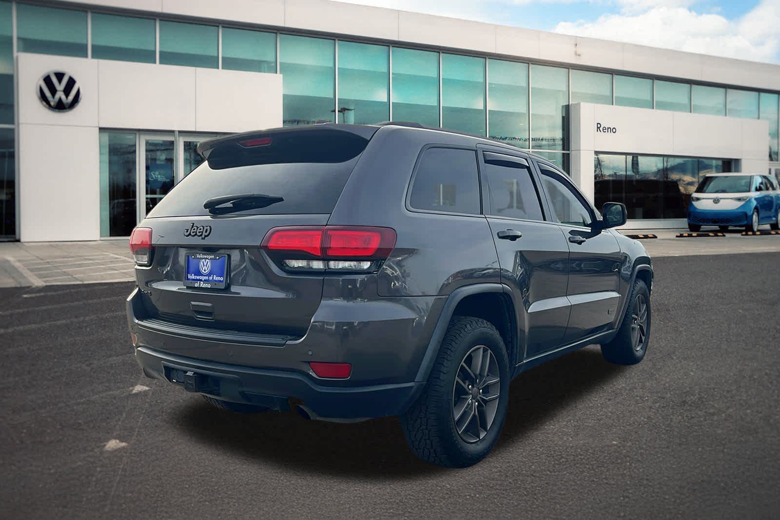 Thumbnail: 2017 Jeep Grand Cherokee - 5