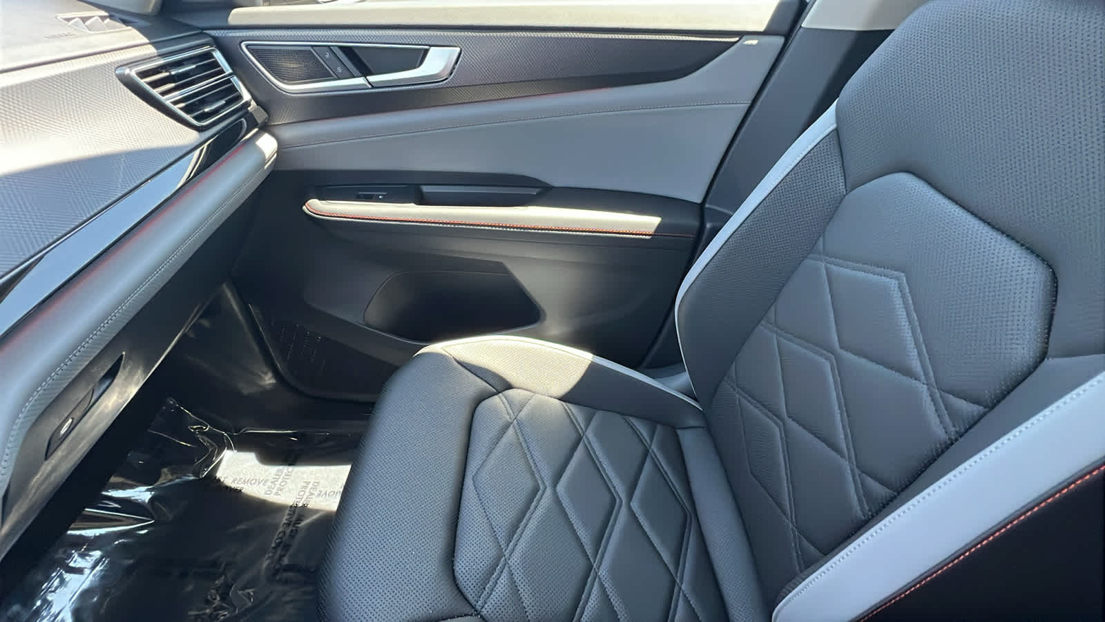 Thumbnail: 2025 Volkswagen Atlas - 12