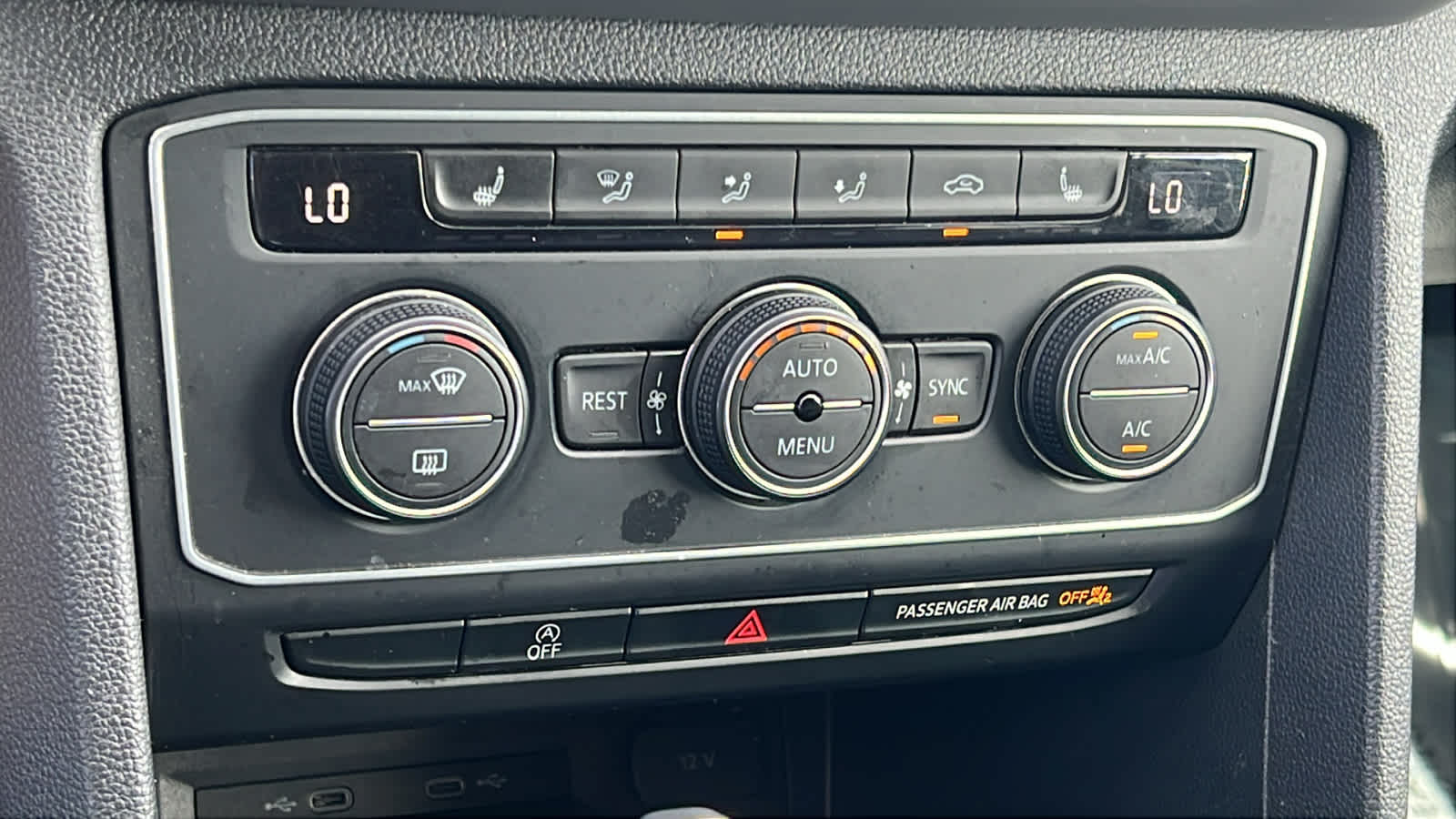 Thumbnail: 2021 Volkswagen Atlas - 14