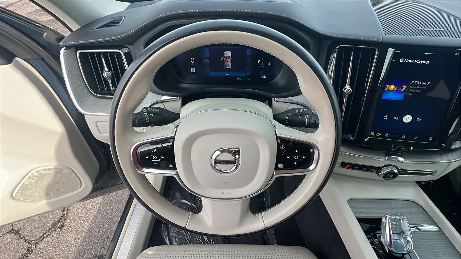 Thumbnail: 2023 Volvo XC60 - 18