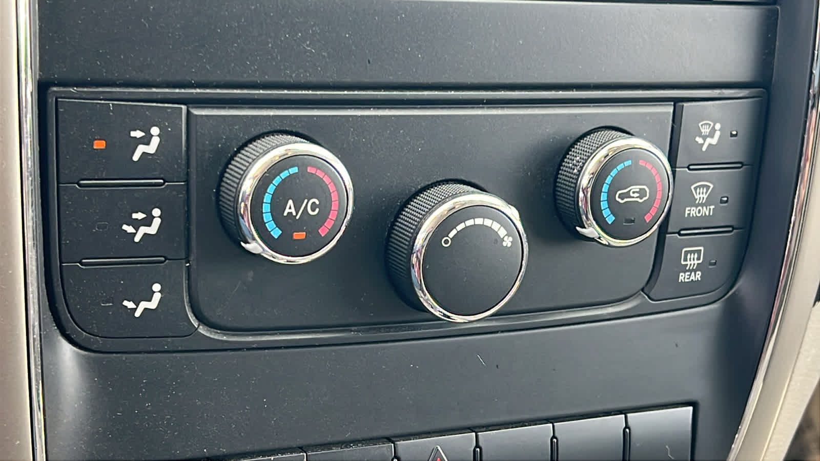 Thumbnail: 2012 Jeep Grand Cherokee - 14