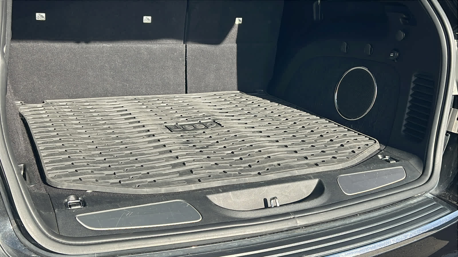 Thumbnail: 2014 Jeep Grand Cherokee - 27