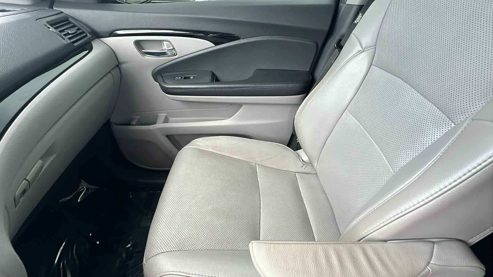 Thumbnail: 2019 Honda Pilot - 12