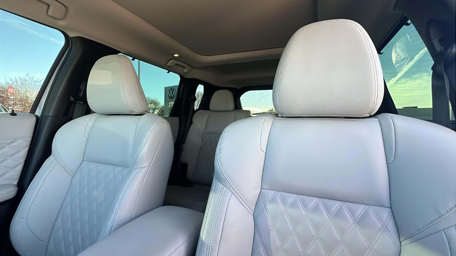 Thumbnail: 2023 Mitsubishi Outlander - 11