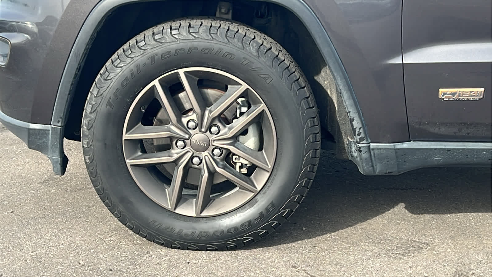 Thumbnail: 2017 Jeep Grand Cherokee - 9