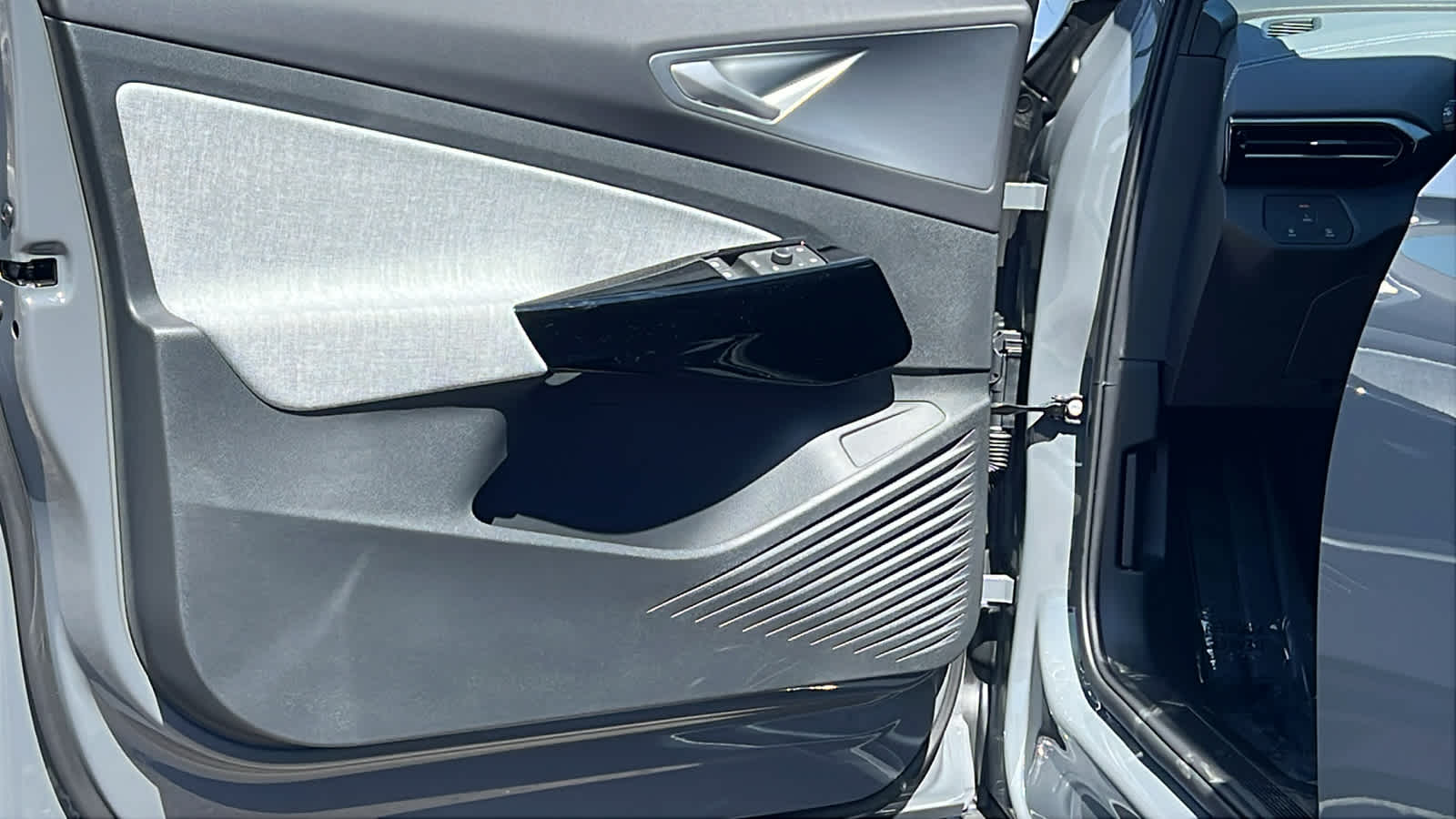 Thumbnail: 2025 Volkswagen ID.4 - 23