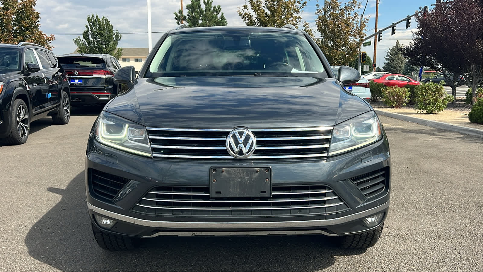 Thumbnail: 2016 Volkswagen Touareg - 2