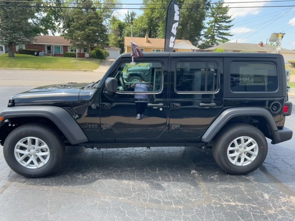 New 2023 Jeep Wrangler 4DOOR SPORT S 4X4 For Sale Quincy IL