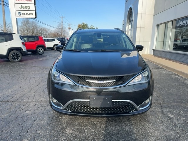 Used 2020 Chrysler Pacifica Touring L Plus with VIN 2C4RC1EG5LR146172 for sale in Quincy, IL