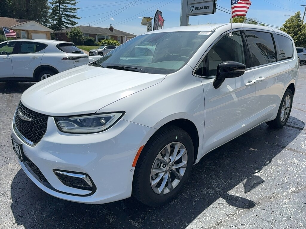New 2024 Chrysler Pacifica TOURING L AWD For Sale Quincy IL