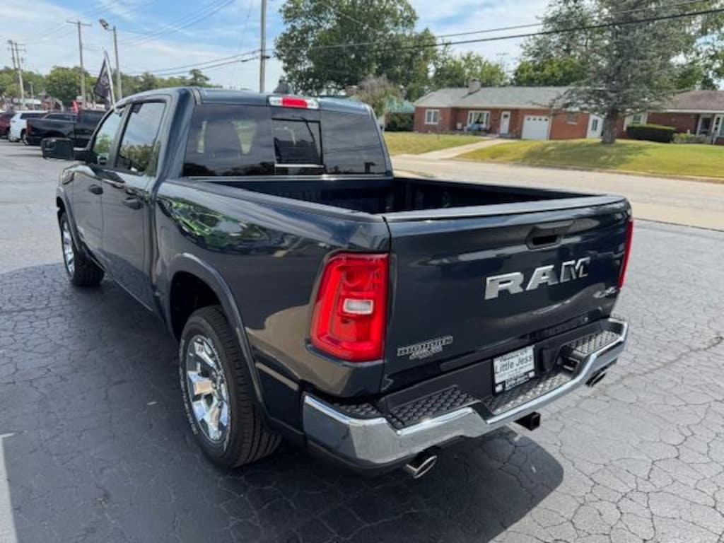 New 2026 Ram 1500 BIG HORN CREW CAB 4X4 5'7 BOX Pickup