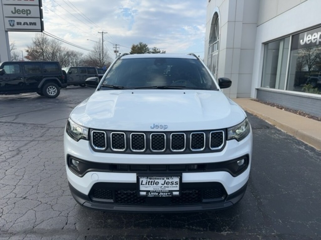 New 2024 Jeep Compass LATITUDE 4X4 For Sale Quincy IL