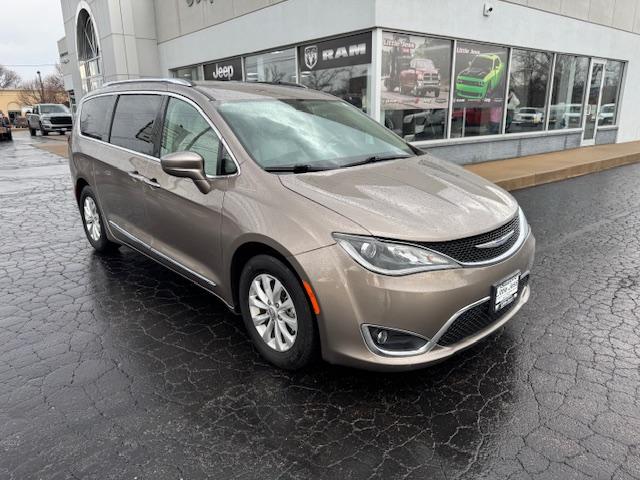 Used 2018 Chrysler Pacifica Touring L Plus with VIN 2C4RC1EG4JR131563 for sale in Quincy, IL