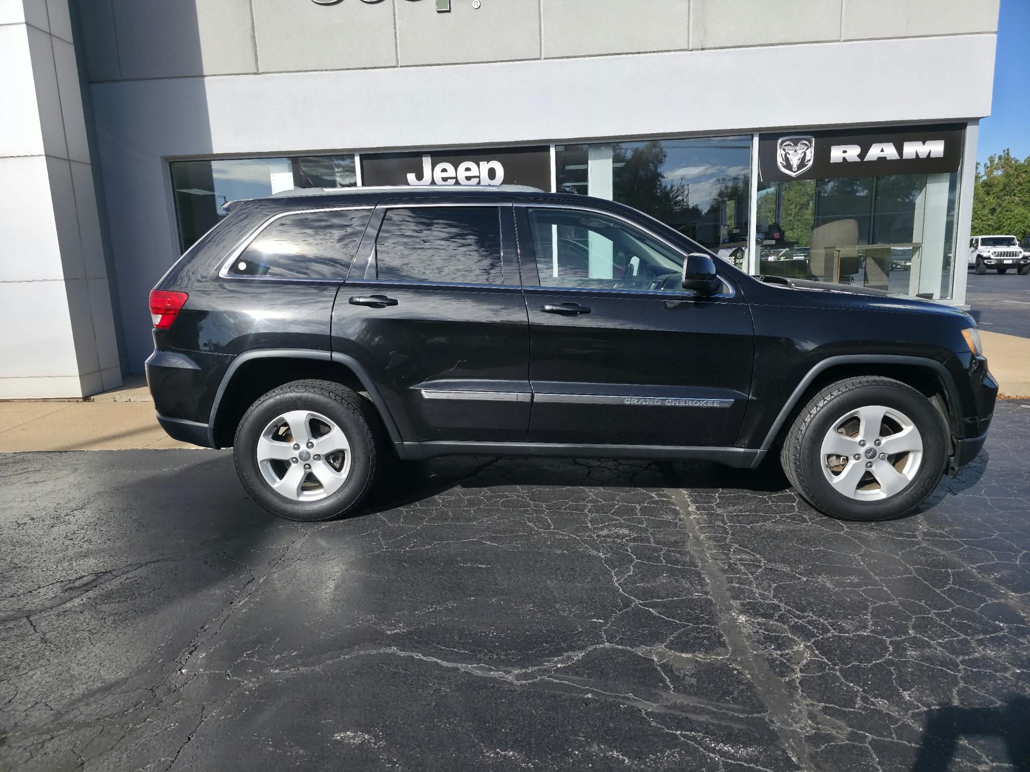 Used 2012 Jeep Grand Cherokee Laredo with VIN 1C4RJFAGXCC298725 for sale in Quincy, IL