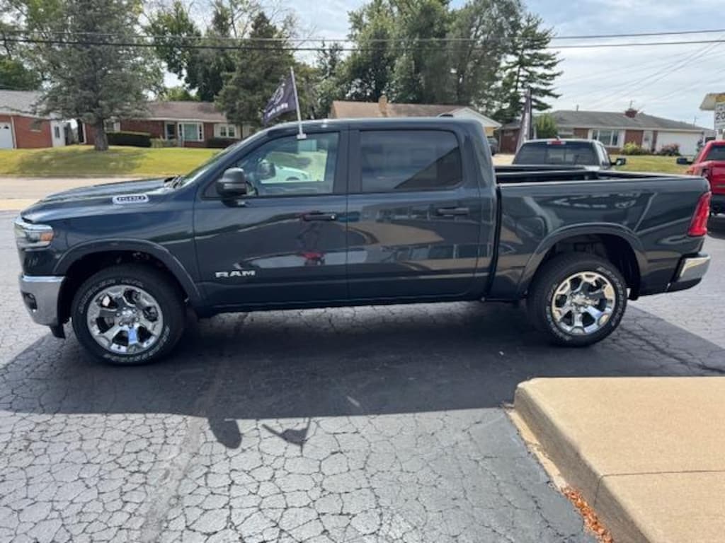 New 2026 Ram 1500 BIG HORN CREW CAB 4X4 5'7 BOX Pickup