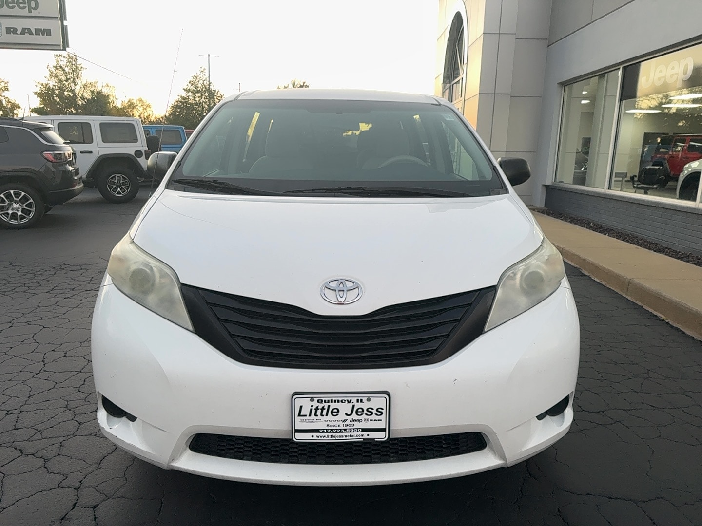 Used 2011 Toyota Sienna Base with VIN 5TDKA3DC0BS002195 for sale in Quincy, IL