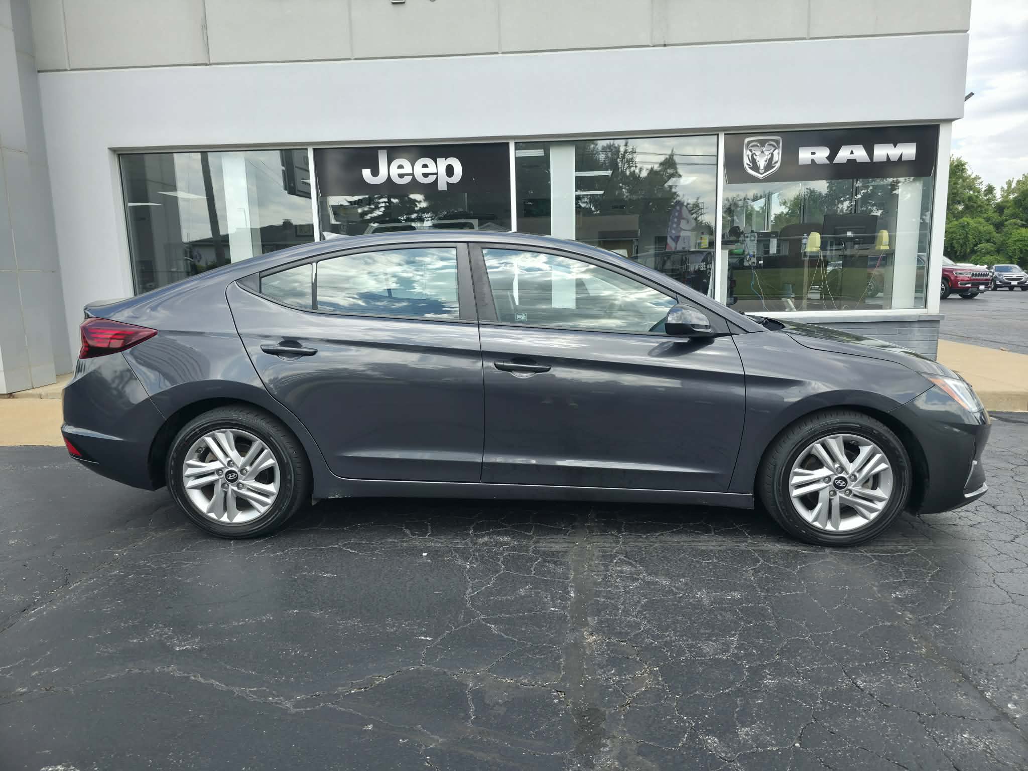 Used 2020 Hyundai Elantra SEL with VIN 5NPD84LF1LH572770 for sale in Quincy, IL