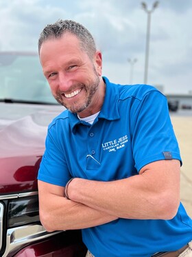 Staff member Scott Davis from b6f50bbe13dd