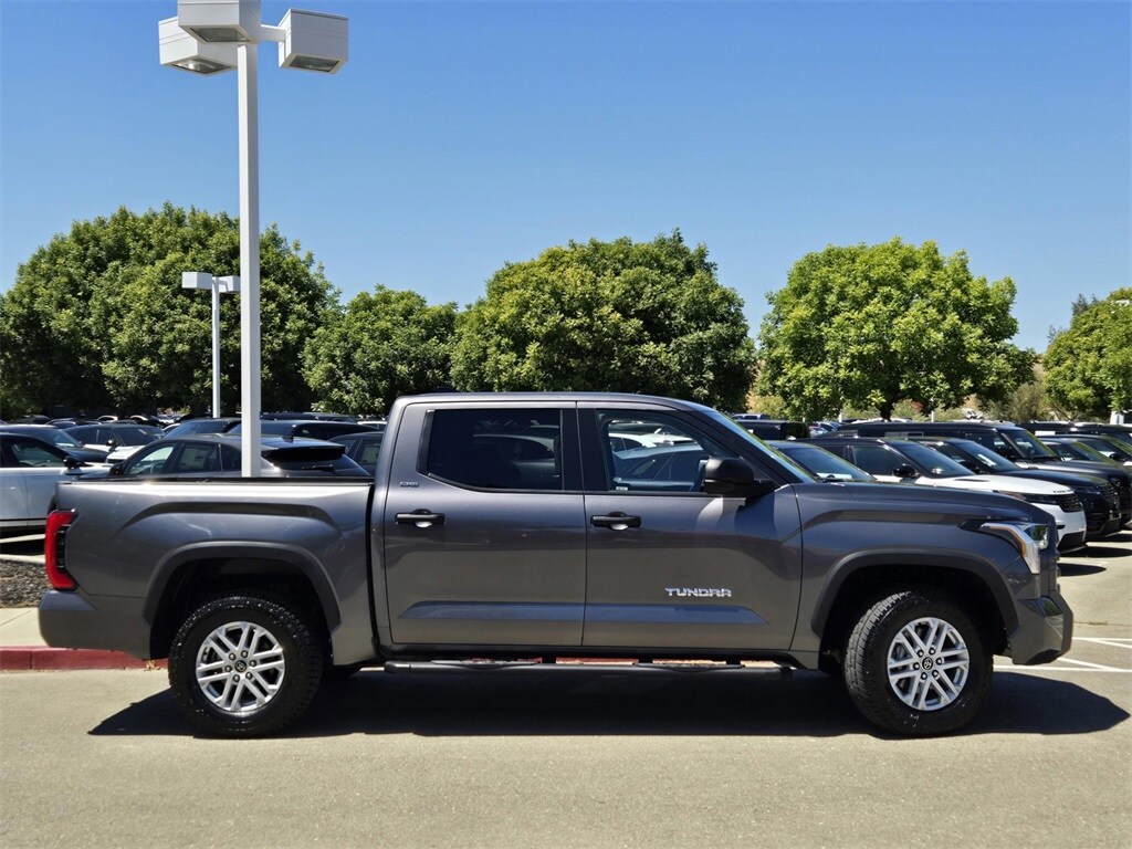2022 Toyota Tundra SR5 photo 2