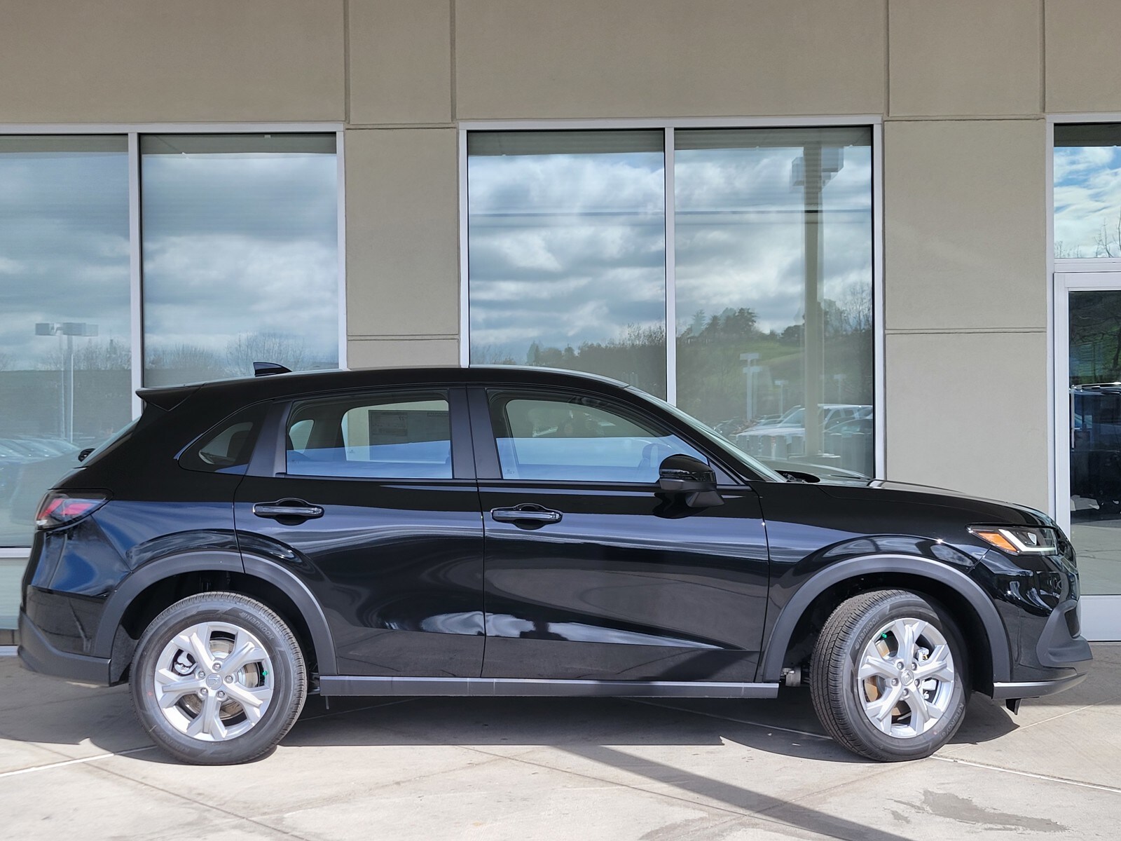 2025 Honda HR-V LX photo 4
