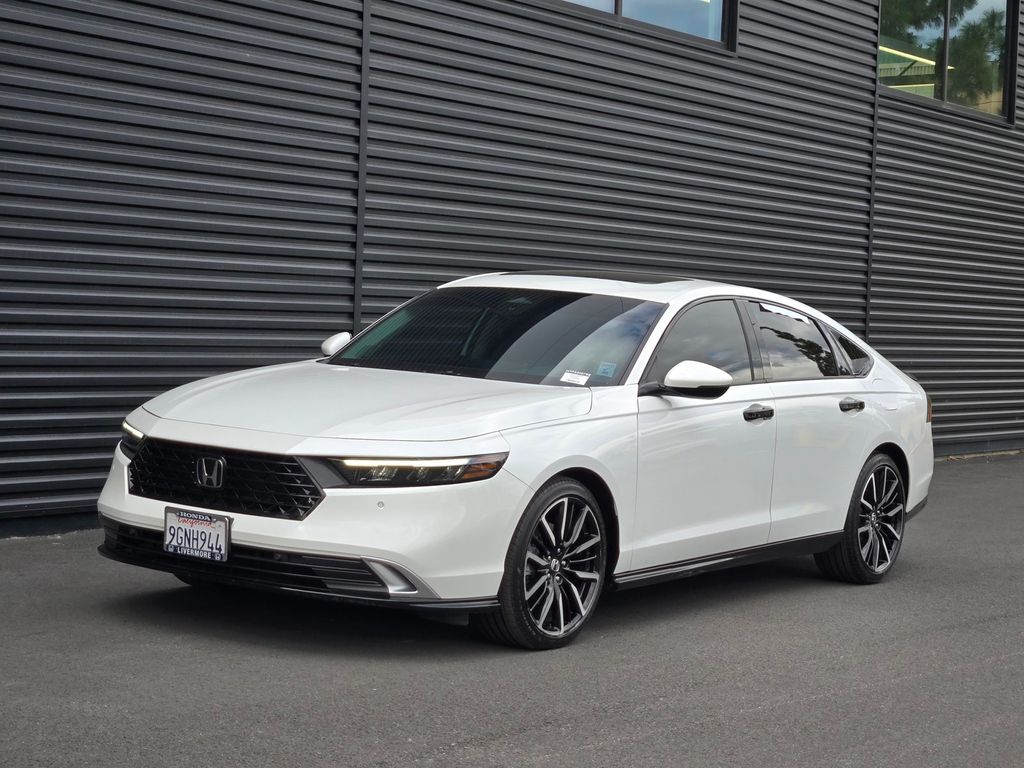 2023 Honda Accord Hybrid Touring photo 3
