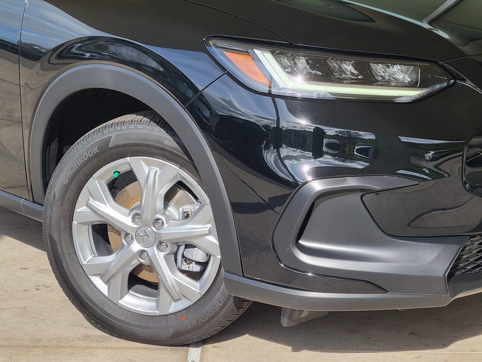 2025 Honda HR-V LX photo 3