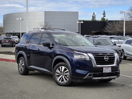 2023 Nissan Pathfinder SL SUV
