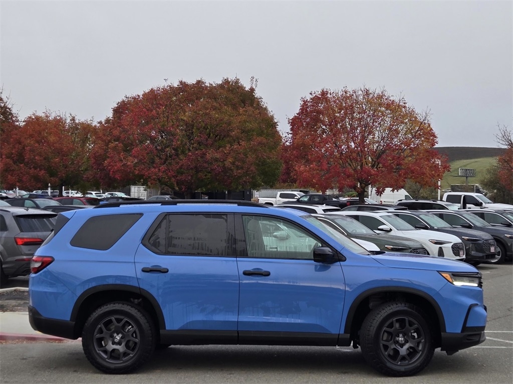 Certified 2025 Honda Pilot TrailSport SUV