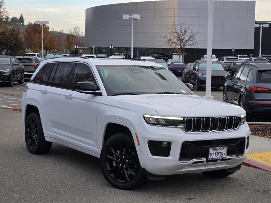 2022 Jeep Grand Cherokee Overland 4xe's photo