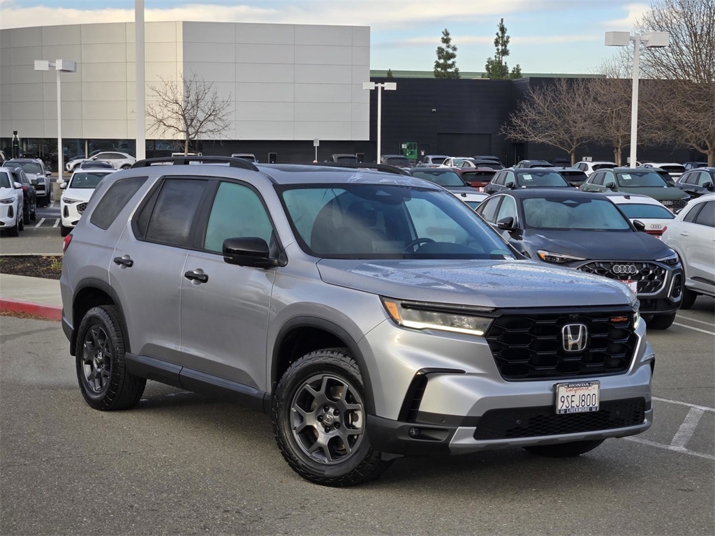 Certified 2025 Honda Pilot TrailSport SUV