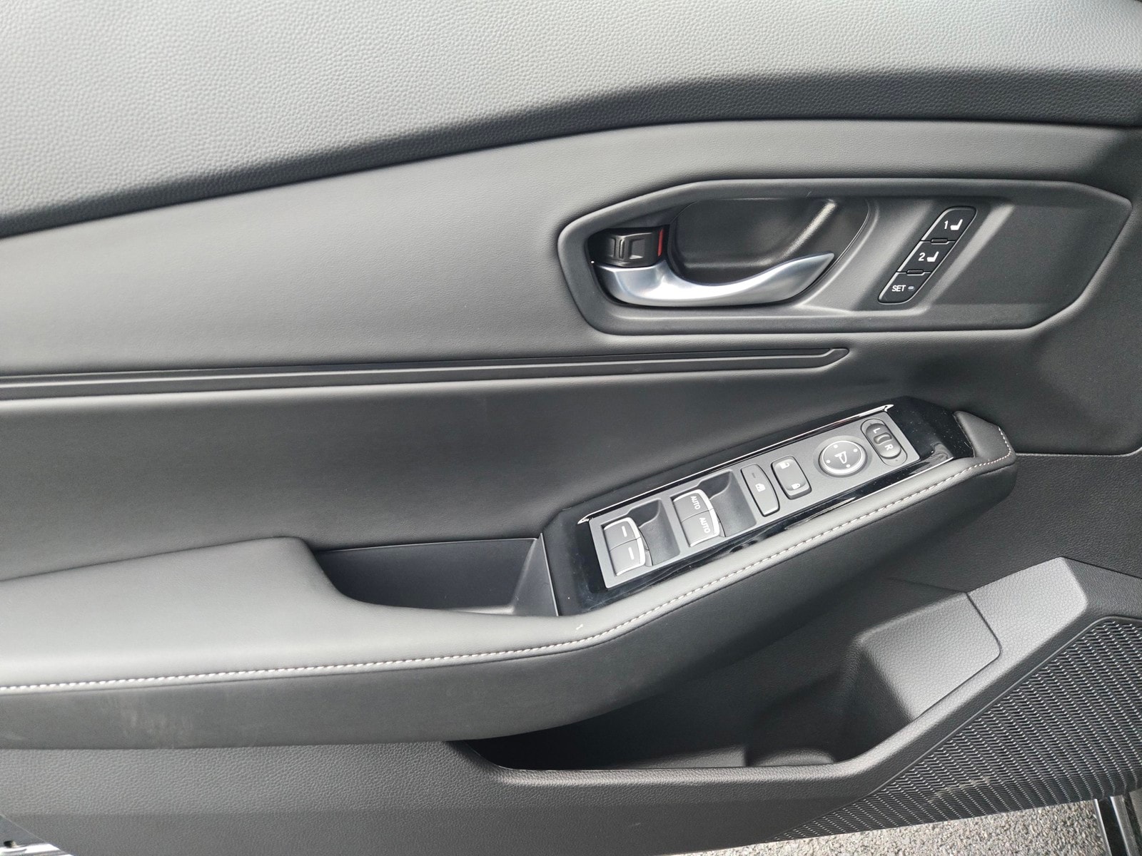 2025 Honda Accord Hybrid Touring - Photo 17