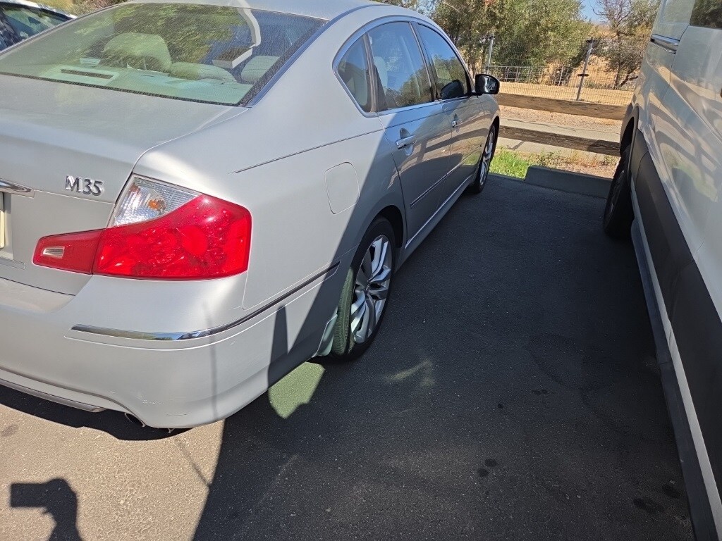 2008 Infiniti M35 Base photo 2