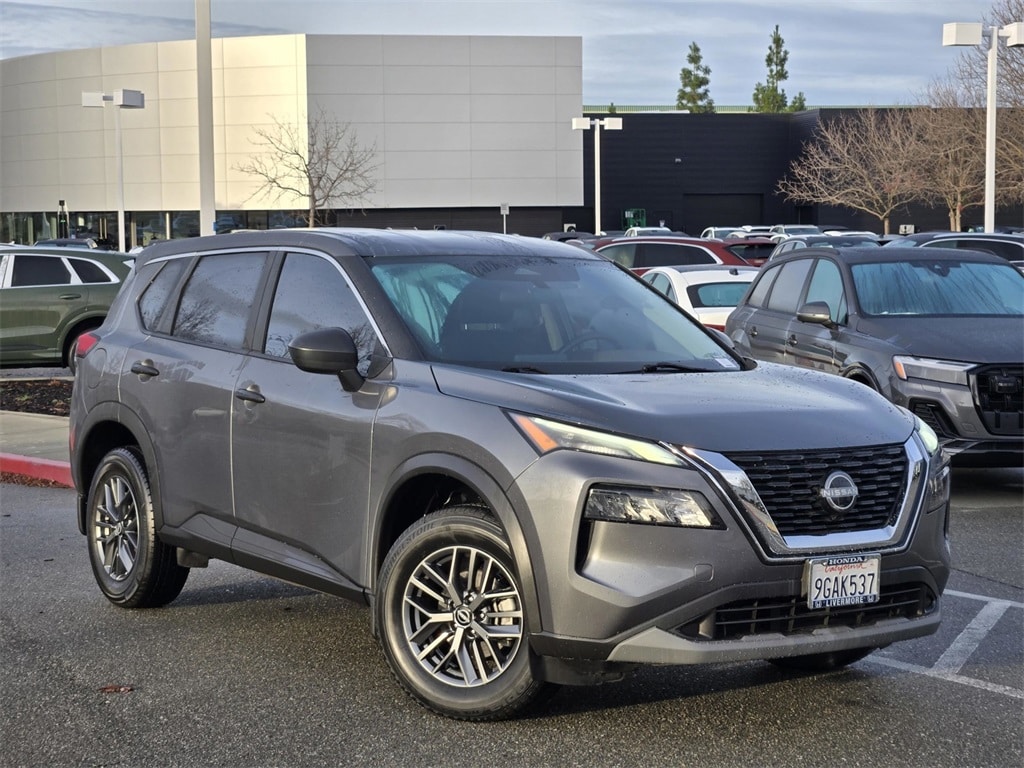 2023 Nissan Rogue S's photo