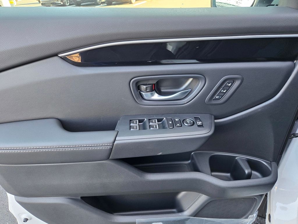 2025 Honda Pilot Touring - Photo 17