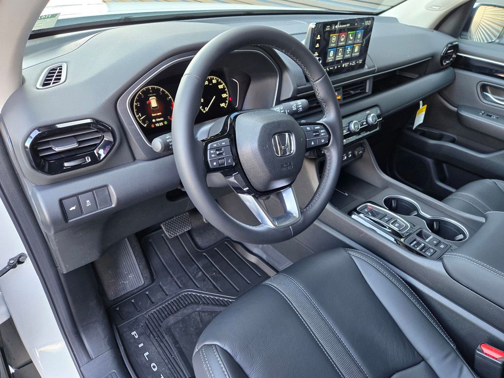 2025 Honda Pilot Touring - Photo 18