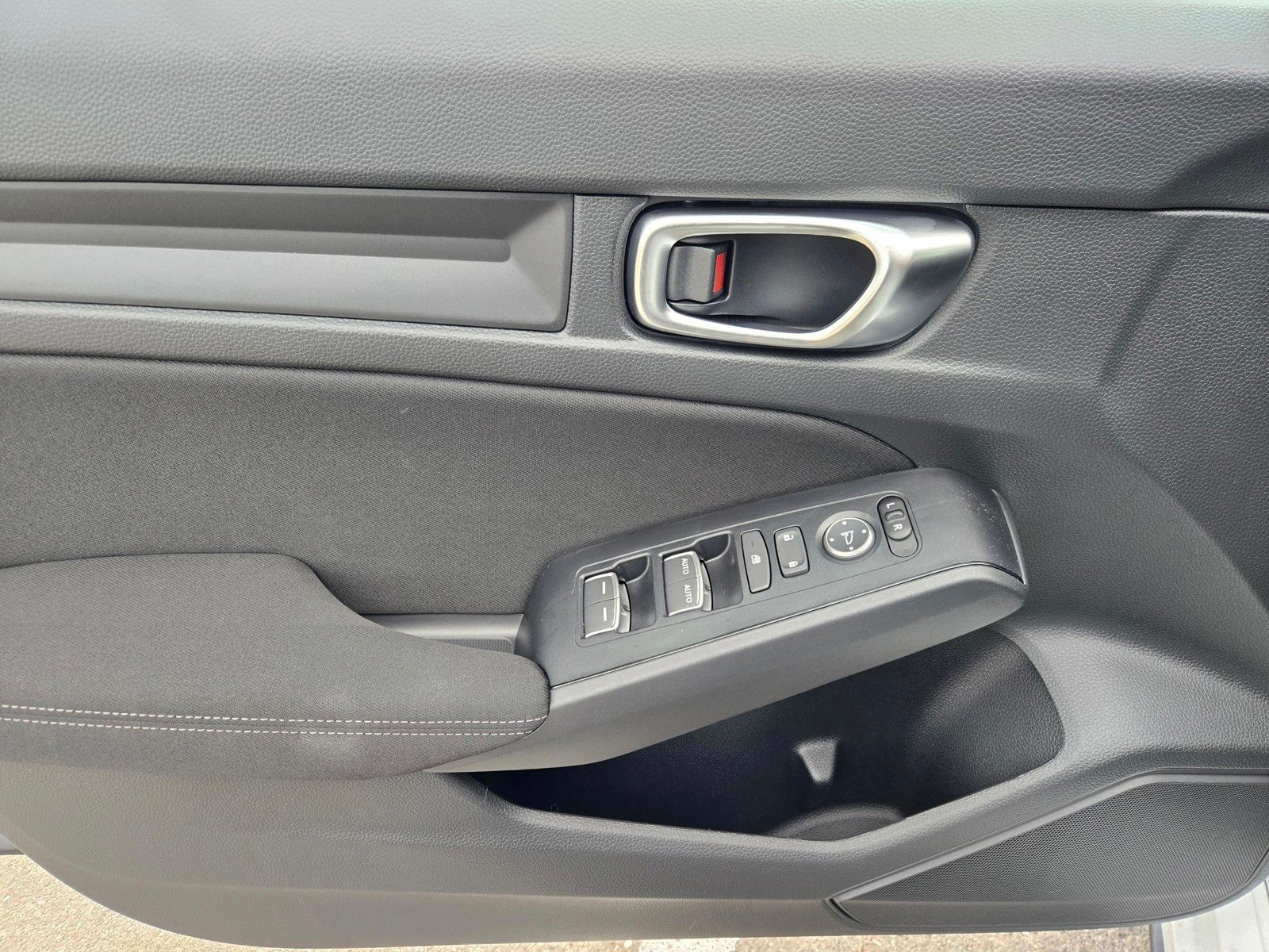 2026 Honda Civic Hatchback Sport - Photo 16