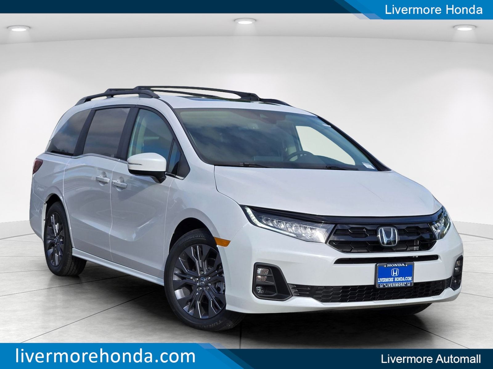 2026 Honda Odyssey Touring's photo