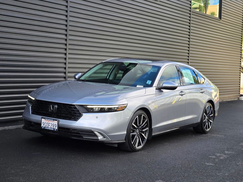 2023 Honda Accord Hybrid Touring photo 3