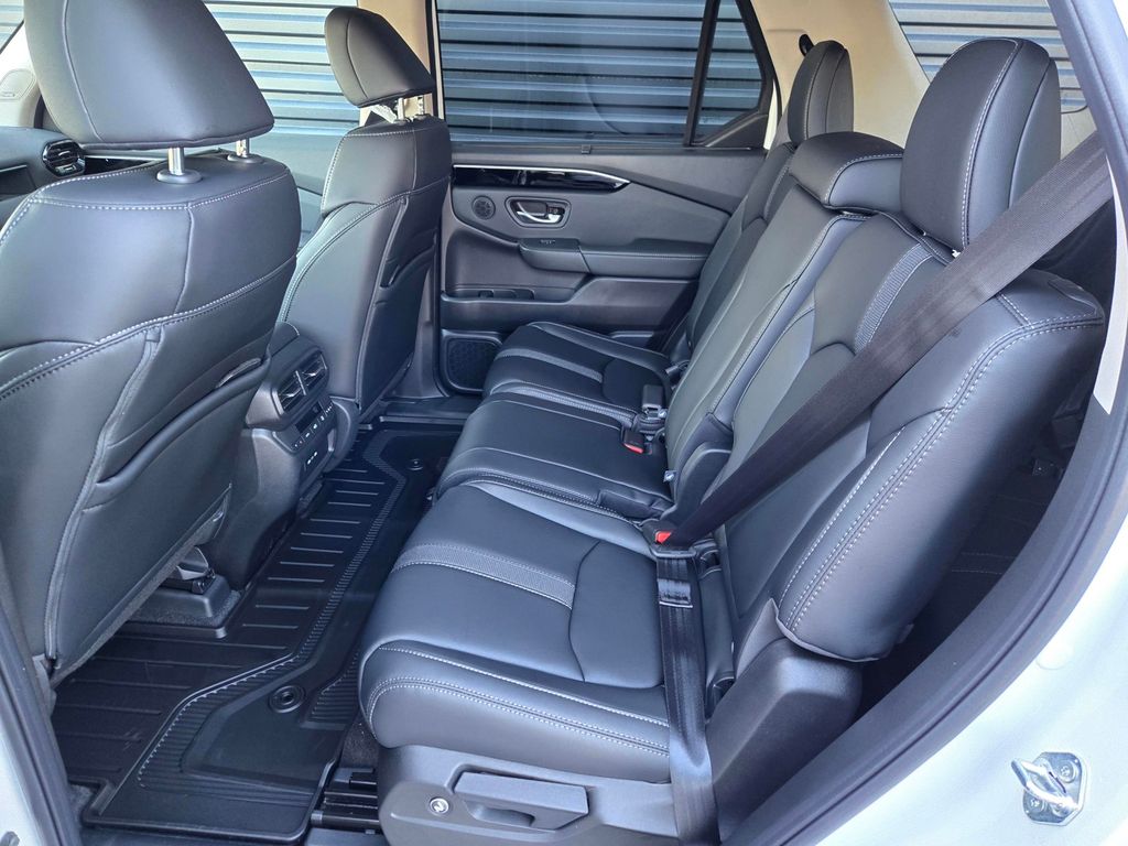 2025 Honda Pilot Touring - Photo 10