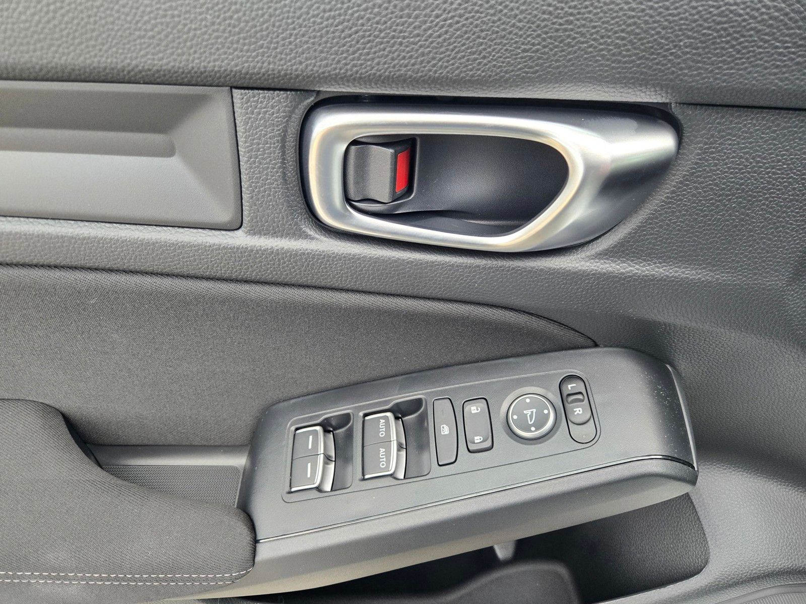 2026 Honda Civic Hatchback Sport - Photo 17