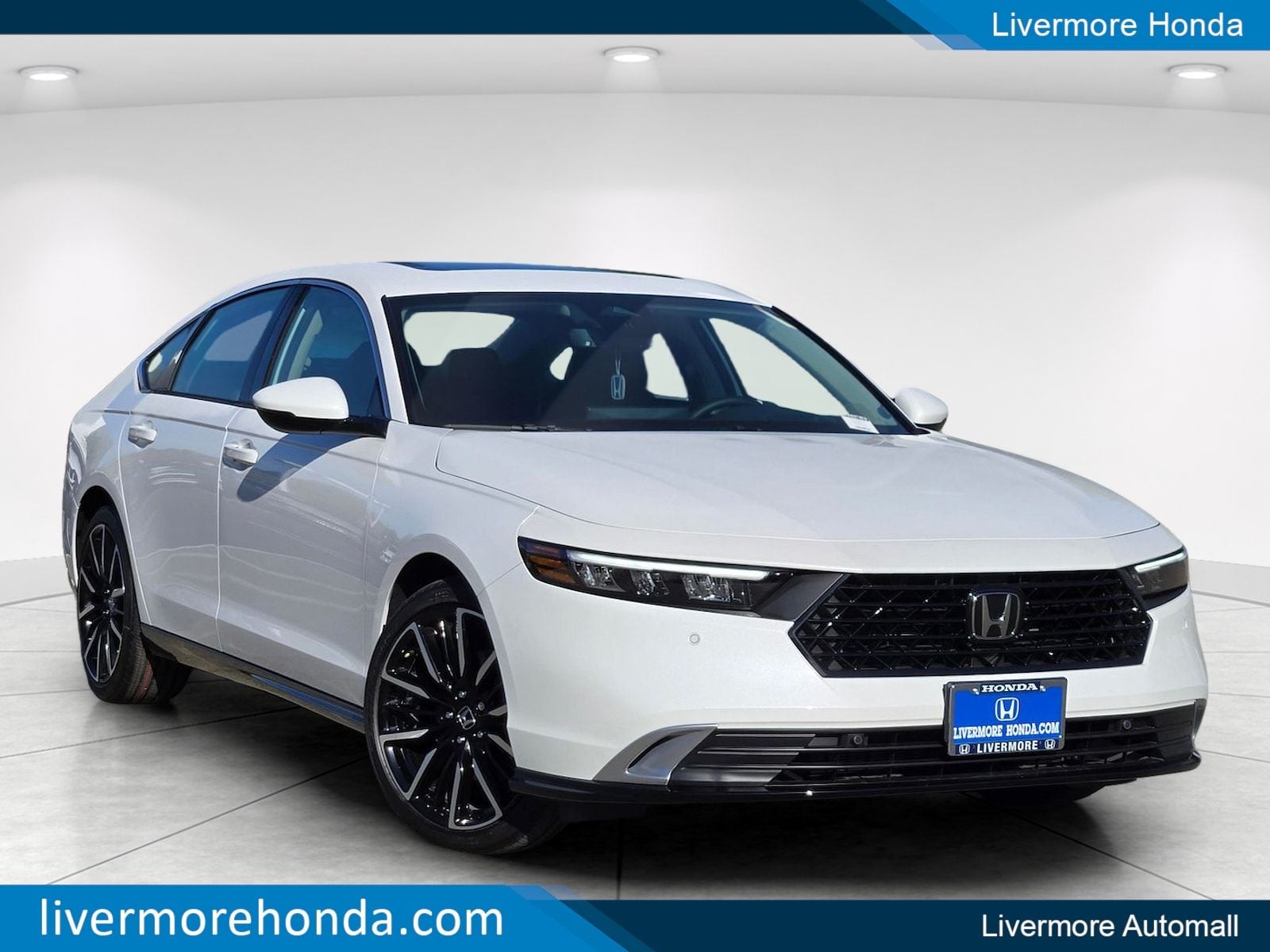 2026 Honda Accord Hybrid Touring's photo