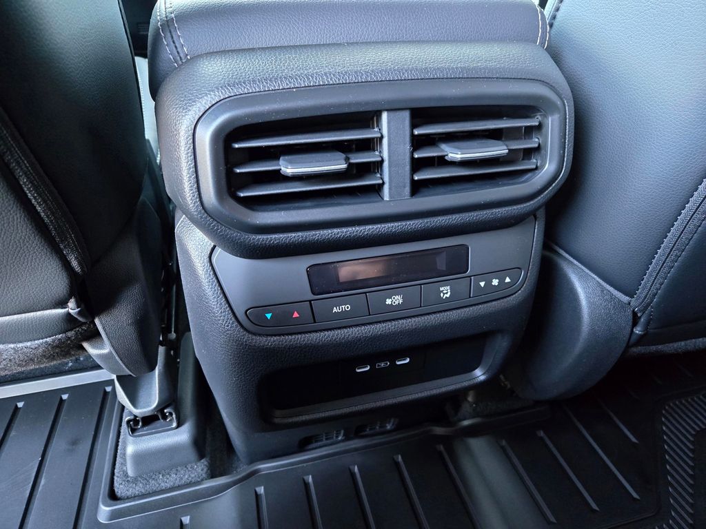 2025 Honda Pilot Touring - Photo 11