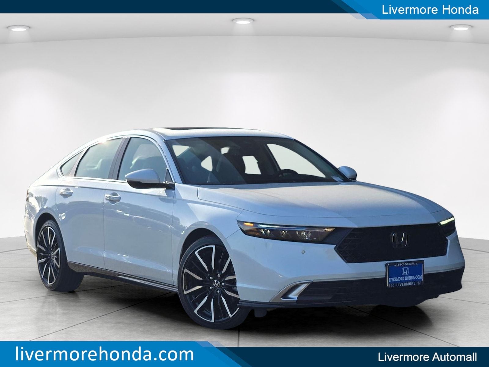 2026 Honda Accord Hybrid Touring's photo