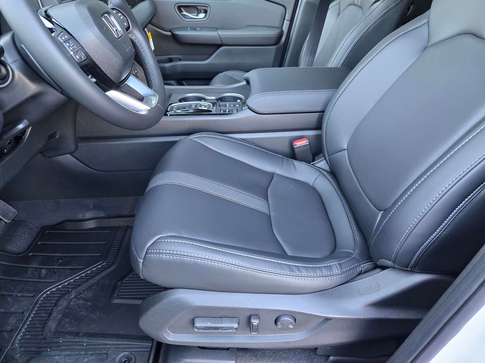 2025 Honda Pilot Touring - Photo 25