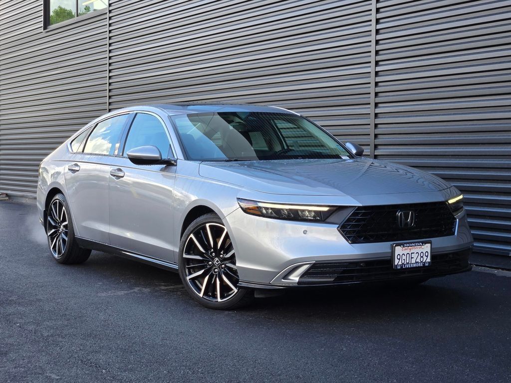 2023 Honda Accord Hybrid Touring photo 1
