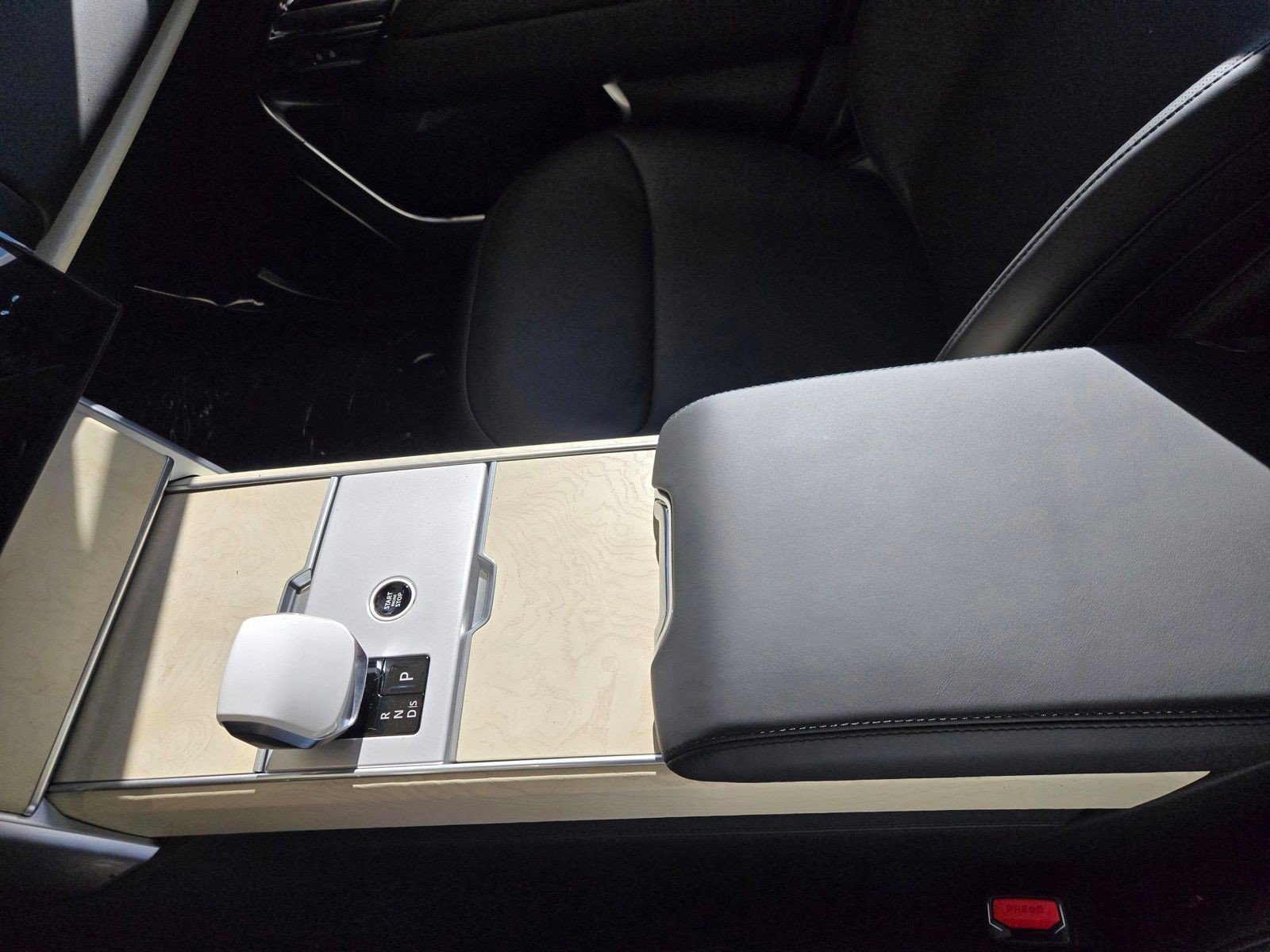 2026 Land Rover Range Rover SV - Photo 15