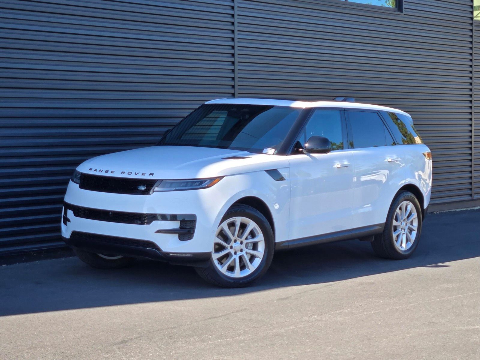 2025 Land Rover Range Rover Sport P360 SE