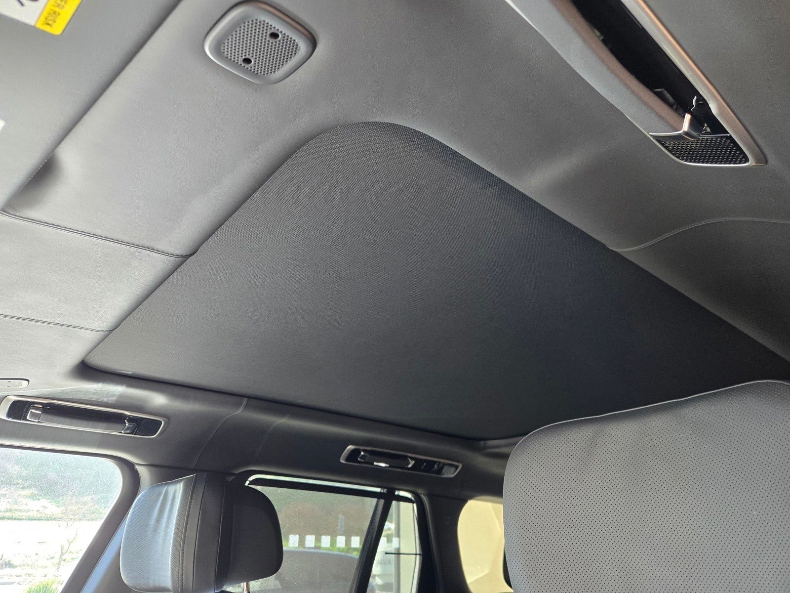 2026 Land Rover Range Rover SV - Photo 13